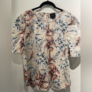 Alex Marie floral puff sleeve key hole top XL